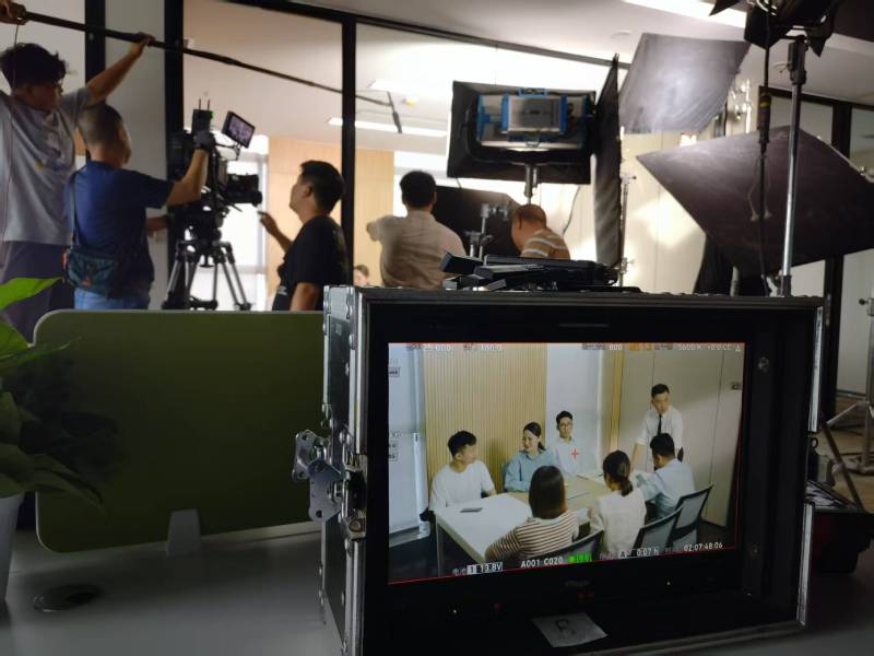 苏家屯区TVC拍摄公司：科技产品视觉化大师，诠释未来感与功能美学